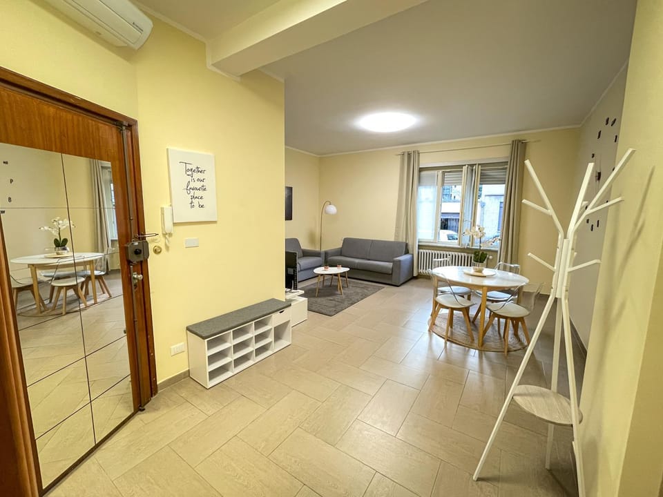 Living room, Seating area, Dining area, air conditioner