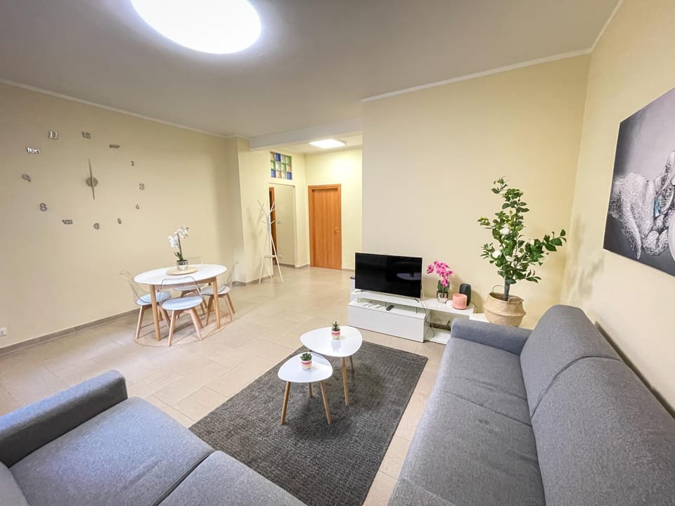 Living room, Seating area, Dining area