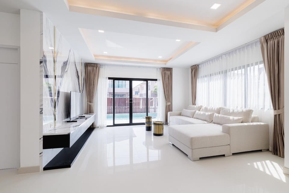 4 bedrooms, 4 bathrooms, villa with swimming pool, free Wi-Fi, party available Apartment in Pattaya City