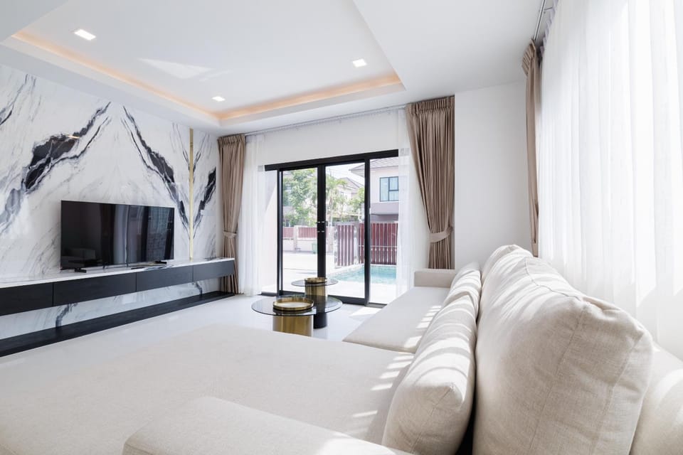 4 bedrooms, 4 bathrooms, villa with swimming pool, free Wi-Fi, party available Apartment in Pattaya City
