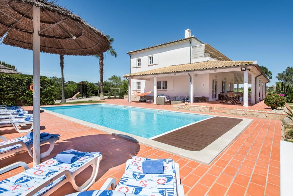 VILLA MONTE PARDAL w/ Heated Pool in Natural Park Villa in Moncarapacho