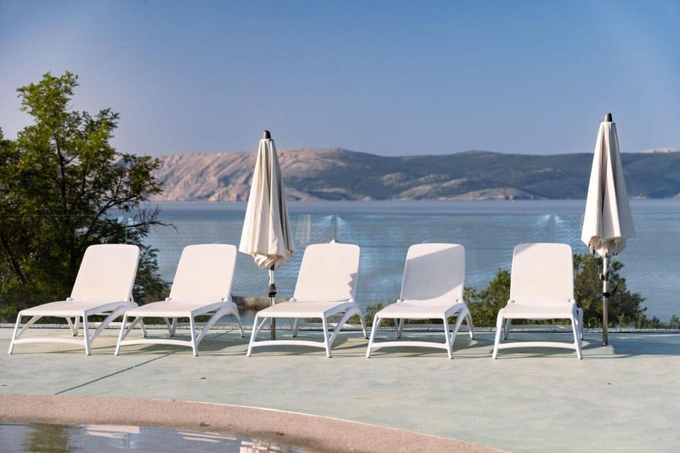 Property building, Beach, Landmark view, Pool view, Area and facilities, Swimming pool