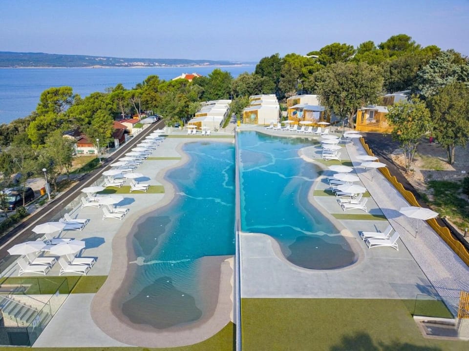 Property building, Beach, Landmark view, Pool view, Area and facilities, Swimming pool