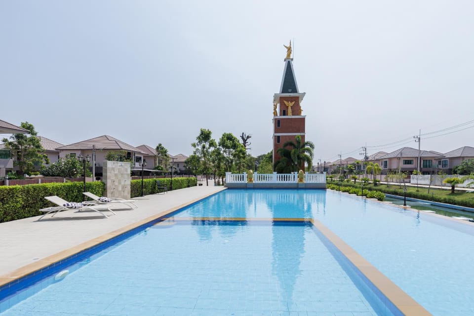 3-bedroom, 3-bathroom townhouse, community with swimming pool, gym, walking street for 20 minutes by car Apartment in Pattaya City