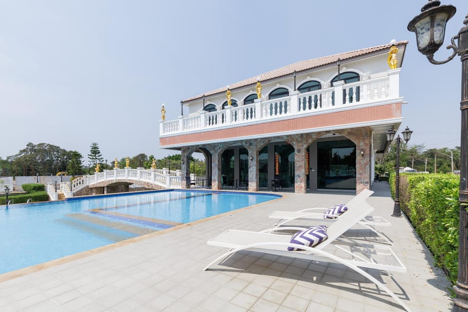 3-bedroom, 3-bathroom townhouse, community with swimming pool, gym, walking street for 20 minutes by car Apartment in Pattaya City