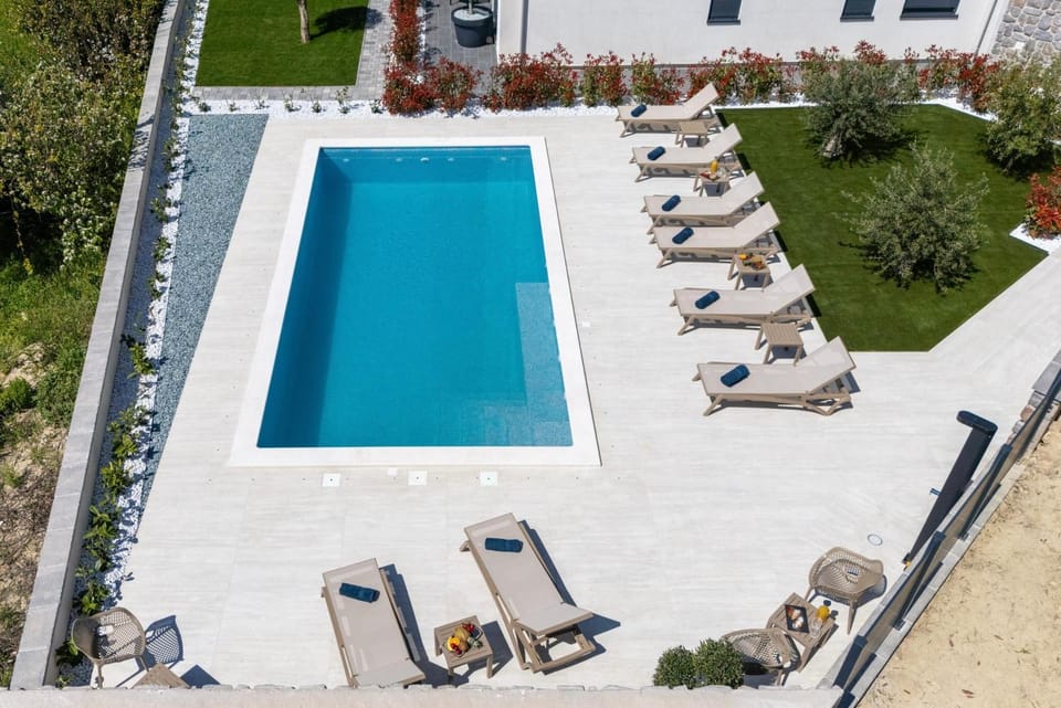 Spring, Garden, Swimming pool