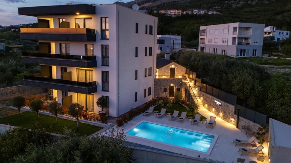 Night, Pool view, Swimming pool, sunbed