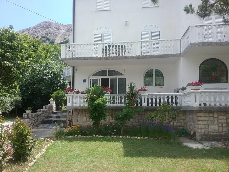 Property building, Garden, Garden view, Mountain view
