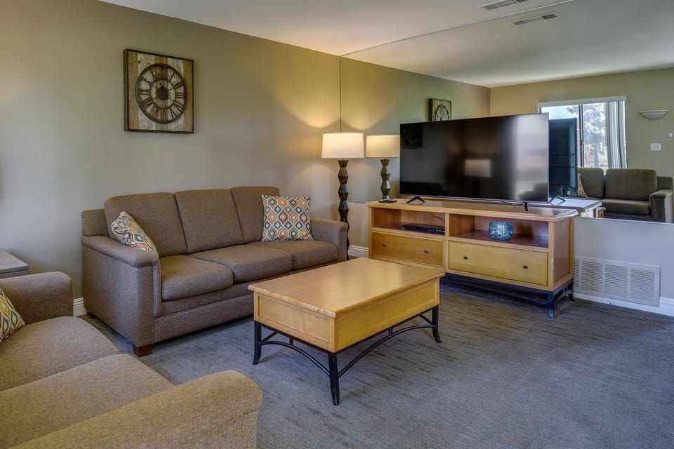 Summer Desert Oasis! Pool, Patio & Fast WiFi House in Indio