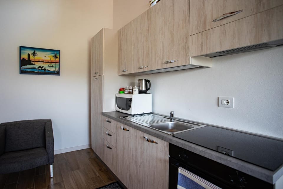 Kitchen or kitchenette, oven
