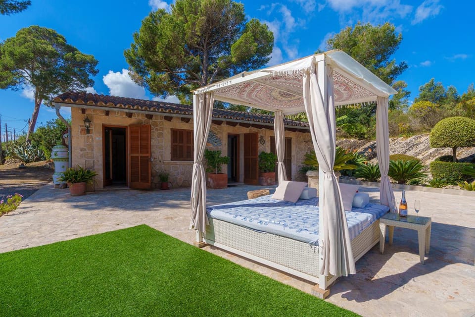 Off site, Balcony/Terrace