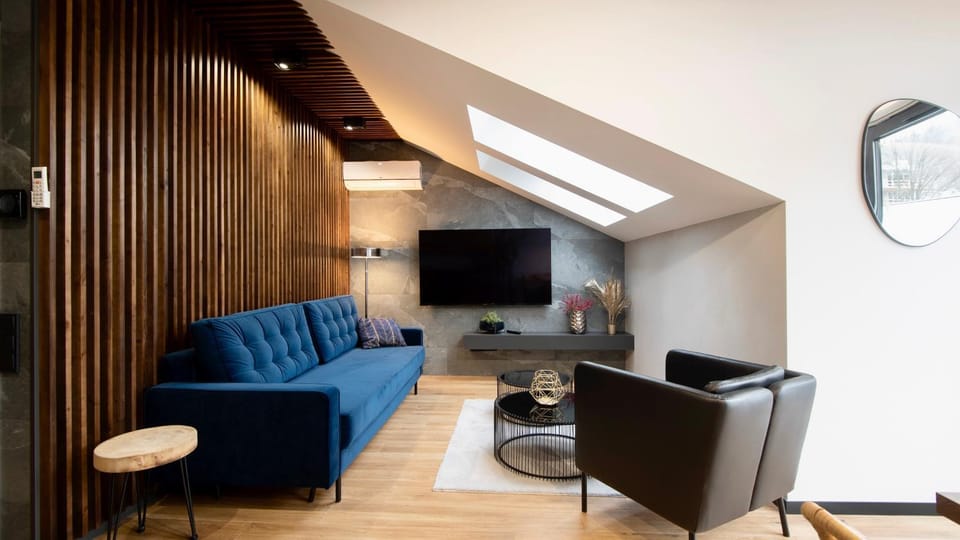 Communal lounge/ TV room, TV and multimedia, Living room, Seating area, Evening entertainment