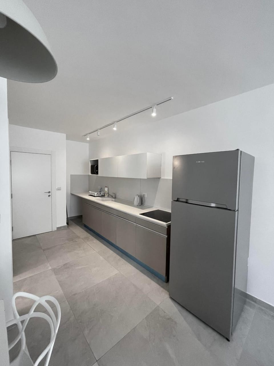 Kitchen or kitchenette, minibar, stove