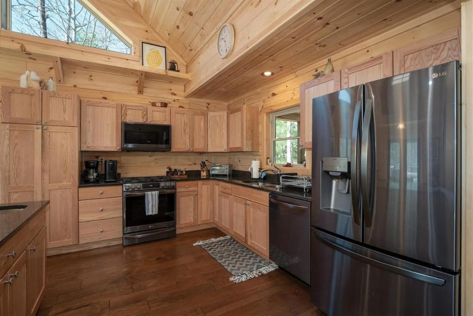 El Escorpio North · El Escorpio North - New Rental House in Tennessee