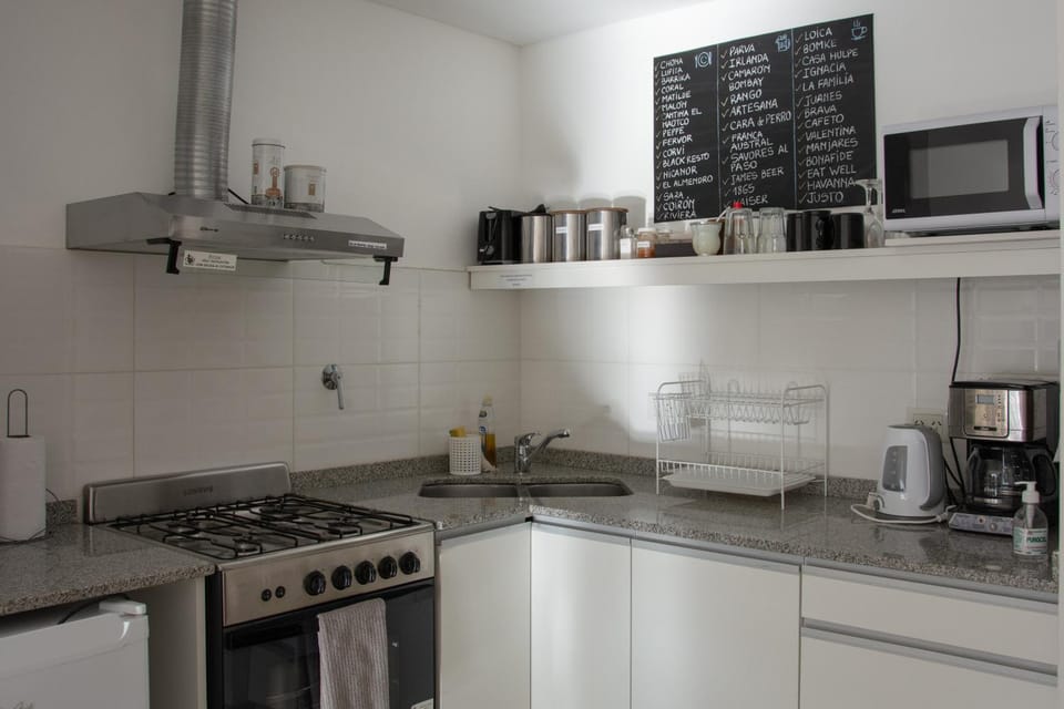 Coffee/tea facilities, microwave, oven, toaster