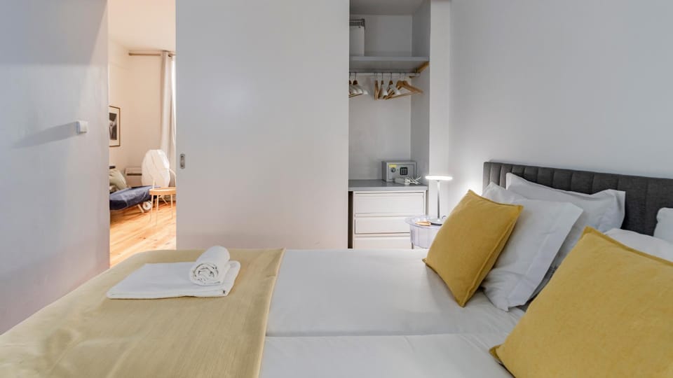 Fernandes Tomás 424 by LovelyStay Apartment in Porto