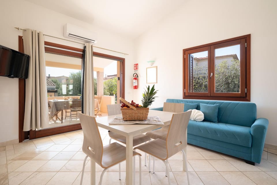 Patio, TV and multimedia, Living room, Dining area