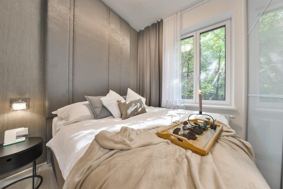 Bedroom, towels