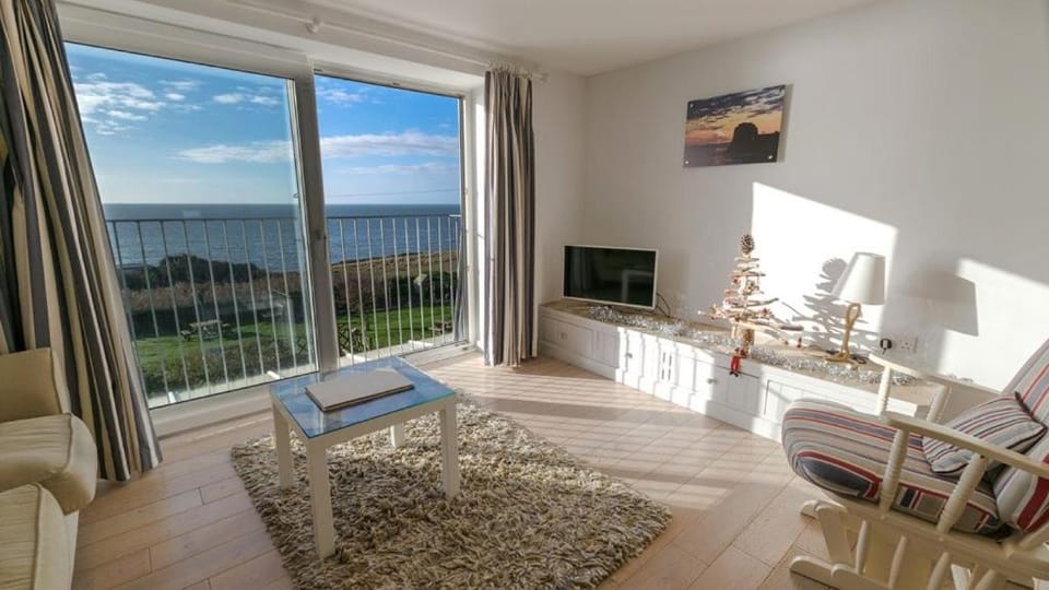 TV and multimedia, Living room, Seating area, Dining area, Sea view