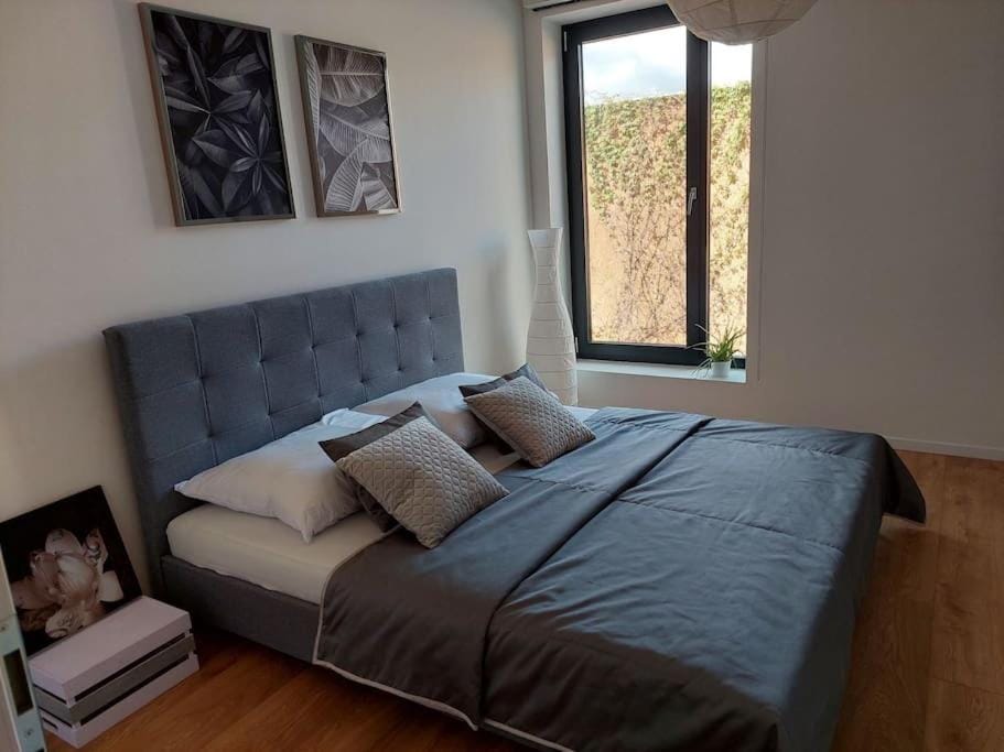 Apartmán Kmeťova so súkromným parkovaním zdarma, 5 min pešo do centra Apartment in Slovakia
