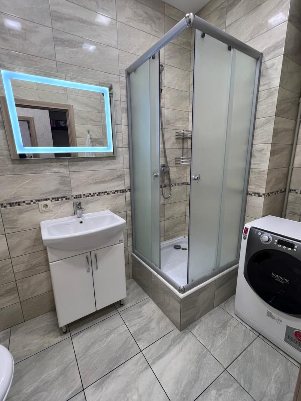Shower, Toilet, Bathroom, towels