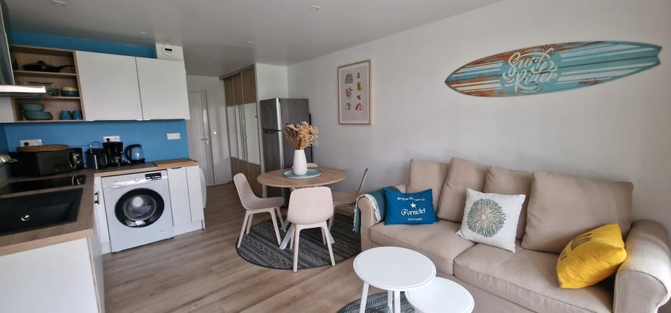 Kitchen or kitchenette, Living room