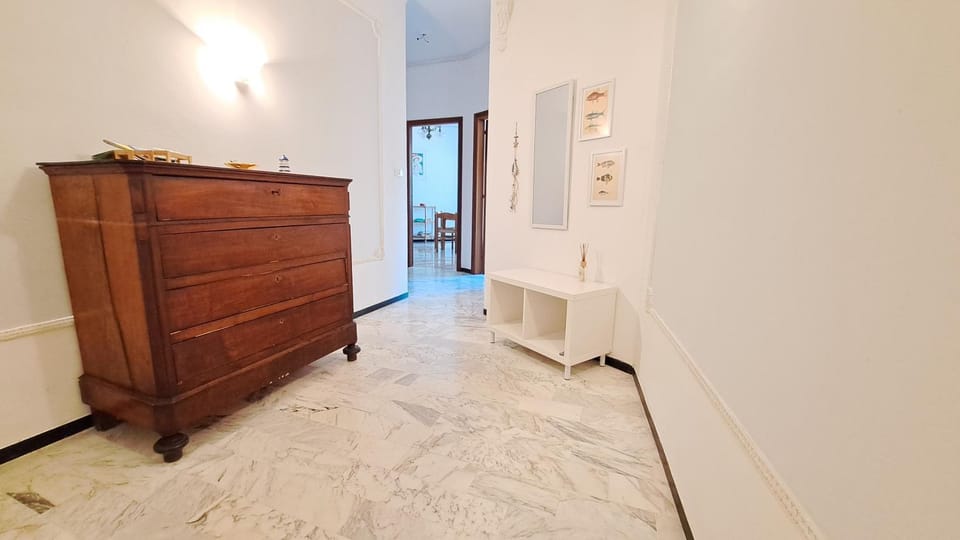 Photo of the whole room, wardrobe