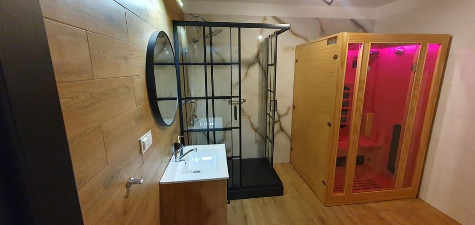 Bathroom, Spa and wellness centre/facilities