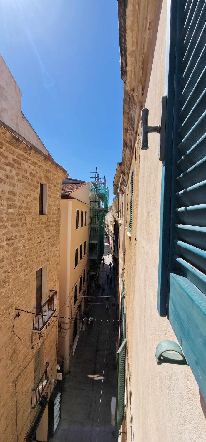 Neighbourhood, Street view