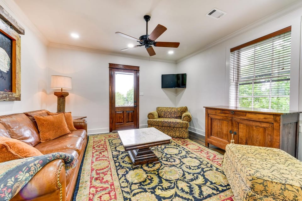 Chic Louisiana Retreat - Balcony & River Views! Apartment in False River