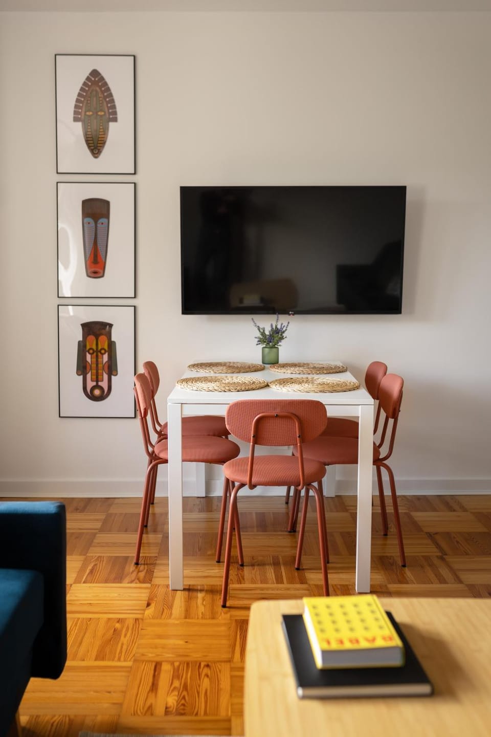TV and multimedia, Living room, Seating area, Dining area
