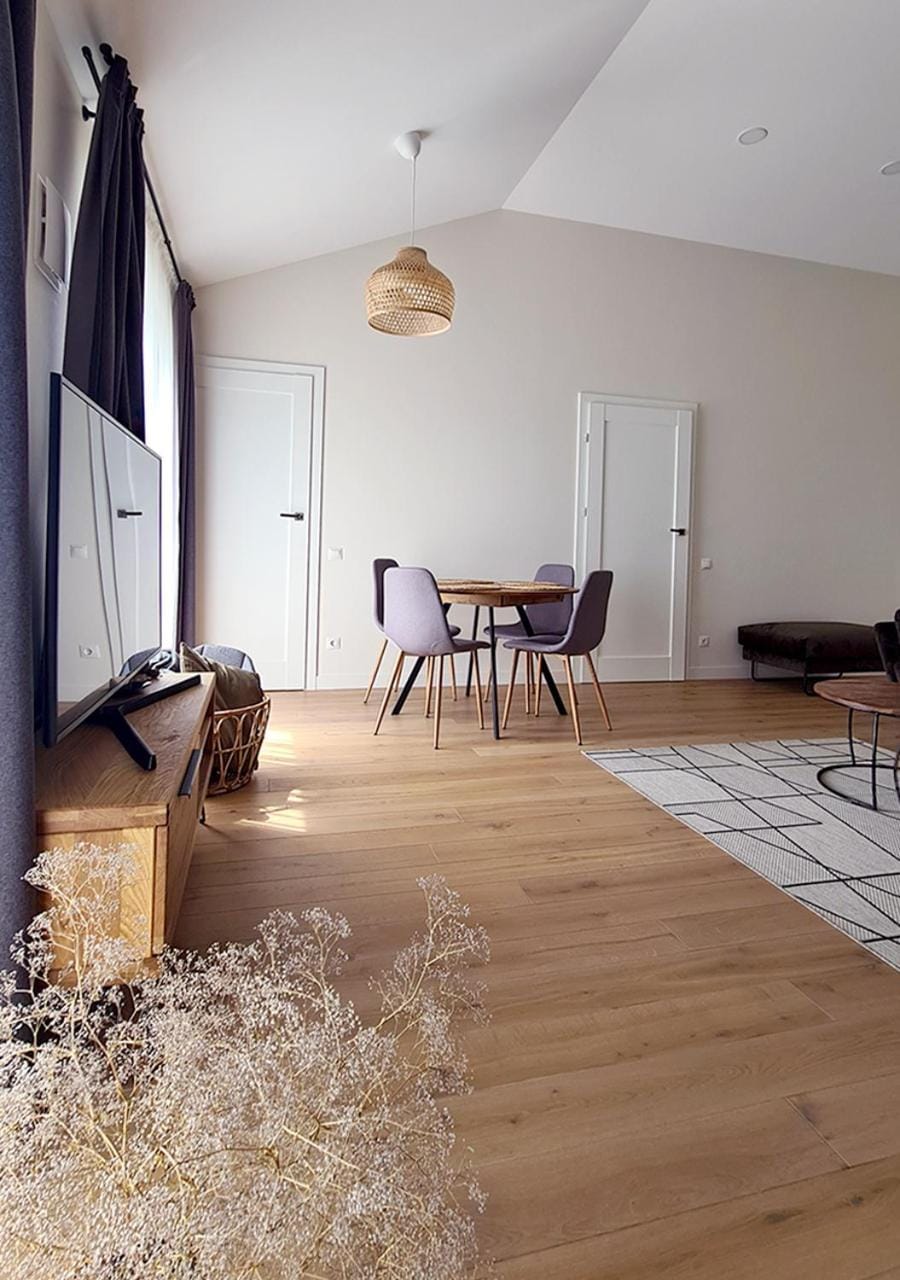 TV and multimedia, Living room, Seating area, Dining area