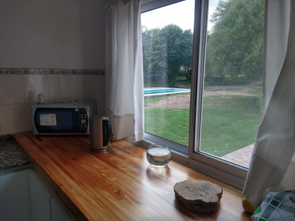 Kitchen or kitchenette, minibar