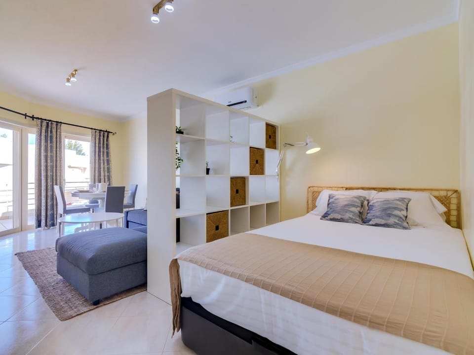Bed, Living room