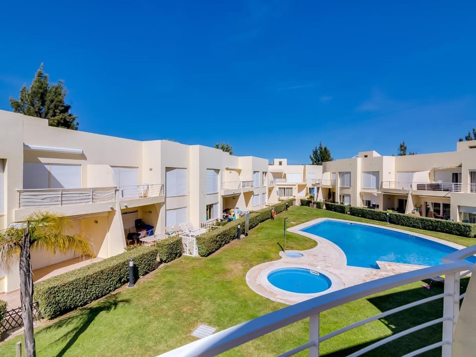 Property building, Day, Garden, Pool view, Swimming pool, Swimming pool