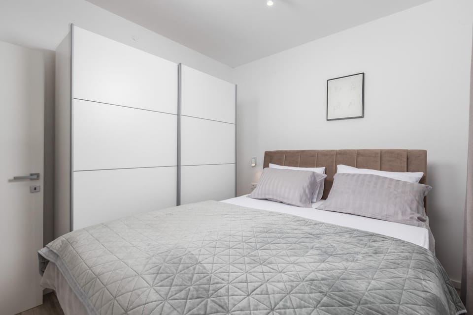 Bed, Photo of the whole room, Bedroom, wardrobe