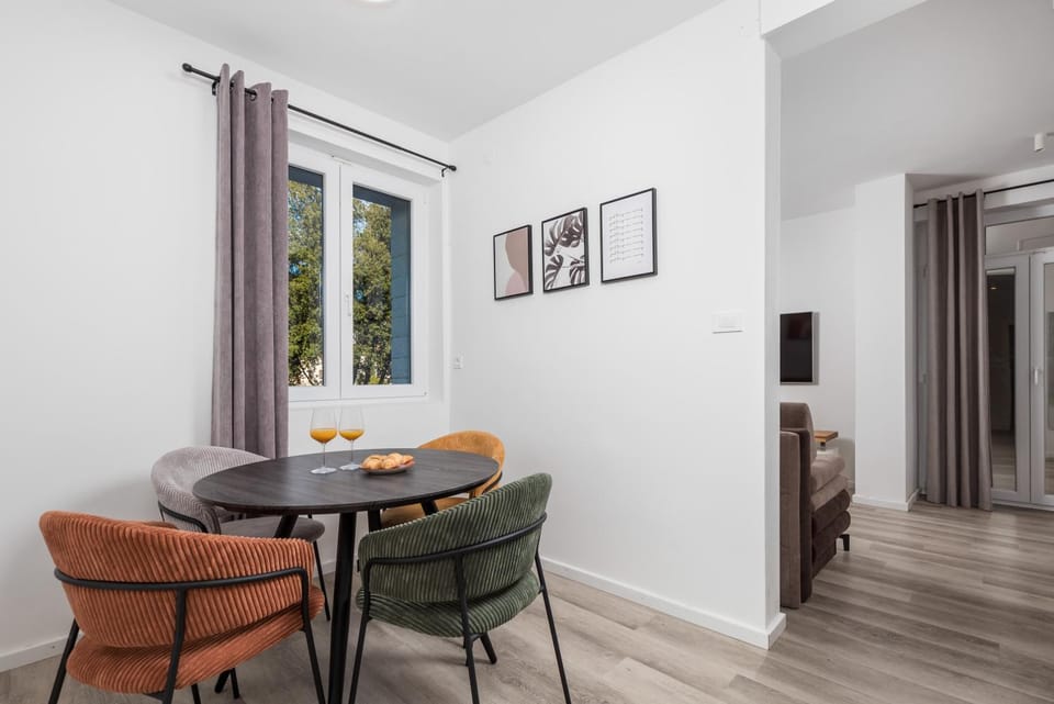 Seating area, Dining area, Breakfast, kitchen