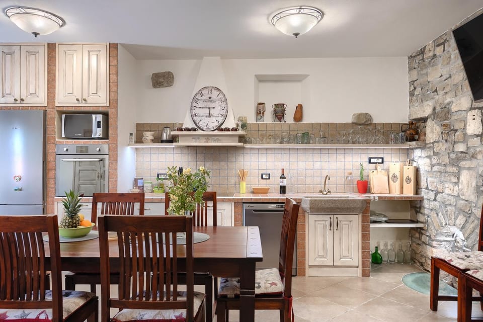 Dining area, dishwasher, minibar, toaster