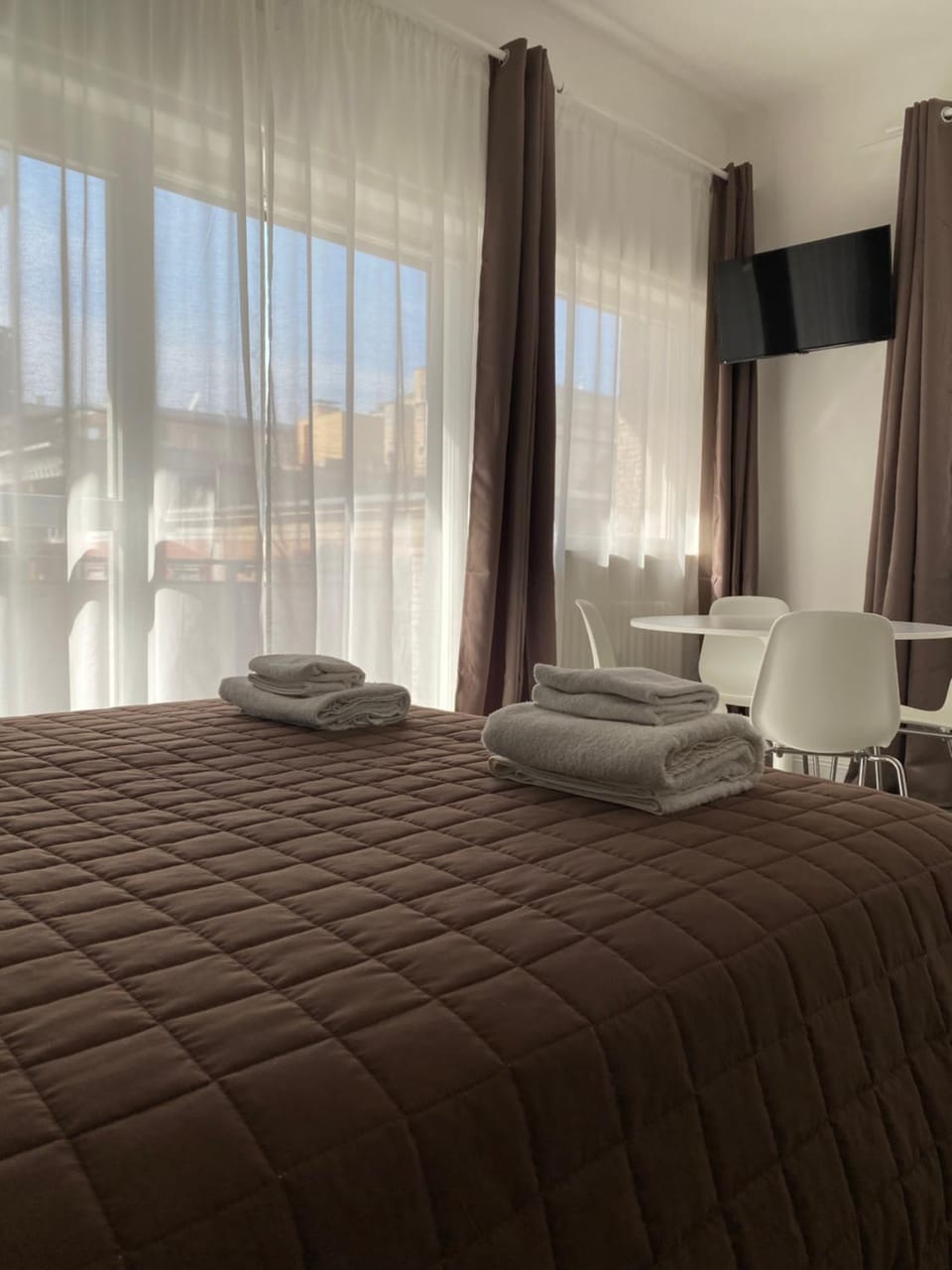 Bed, TV and multimedia, View (from property/room)