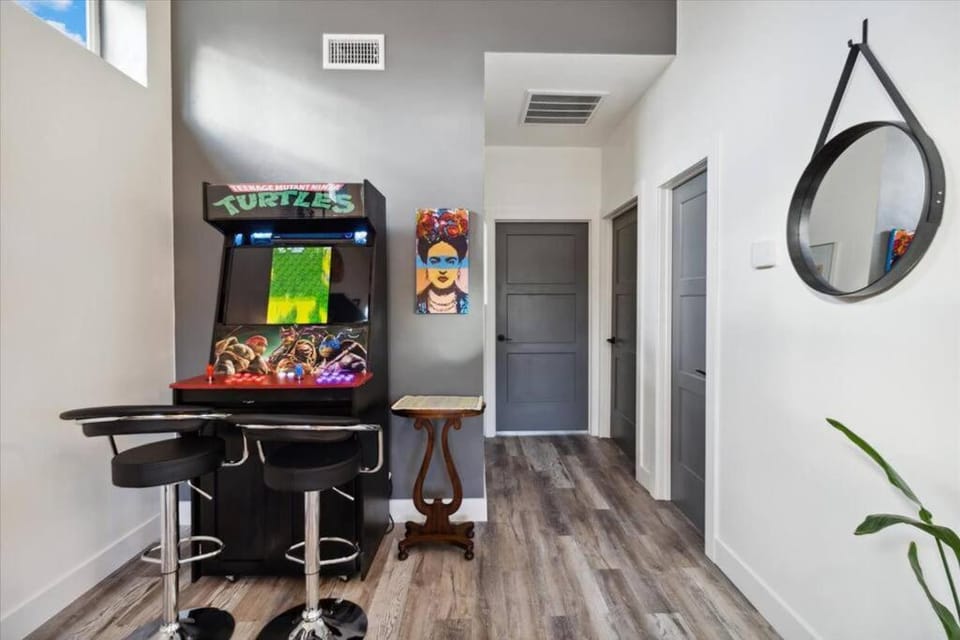 The Gregory: 2 Bed/1 Bath Guesthouse House in Phoenix