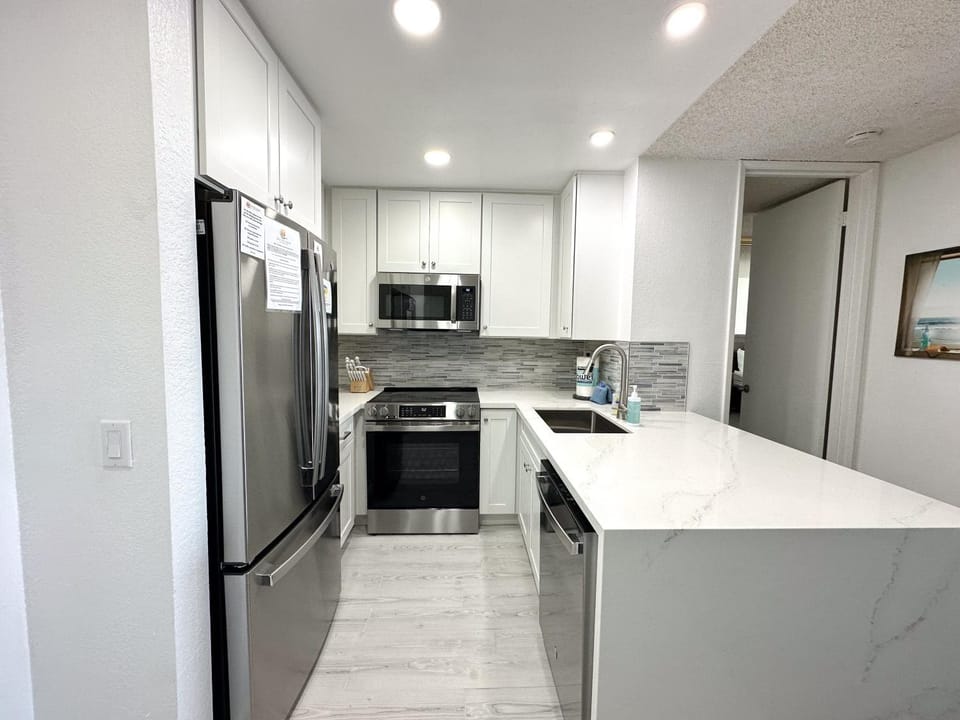 E208 - Ocean Overlook House in Oceanside