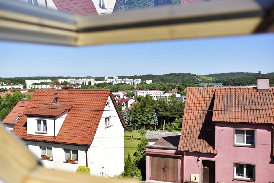 Property building, Day, Neighbourhood, Natural landscape, City view