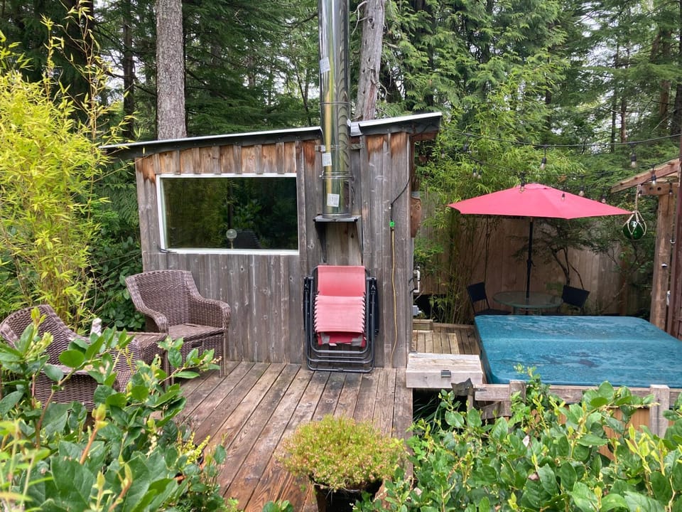Forest Sweet Retreat Hot Tub & Wood Fired Sauna Bed and Breakfast in Ucluelet