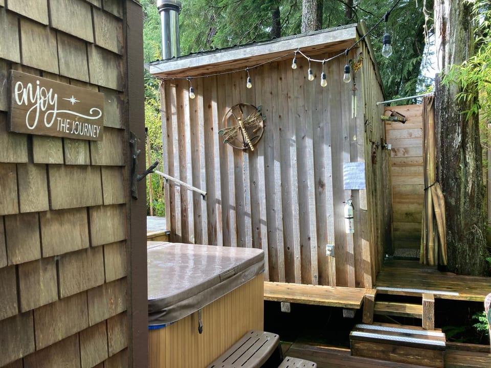 Forest Sweet Retreat Hot Tub & Wood Fired Sauna Bed and Breakfast in Ucluelet