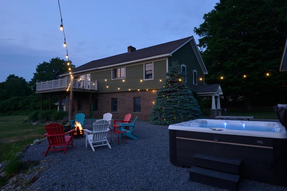 Property building, Patio, Night, Hot Tub, sunbed