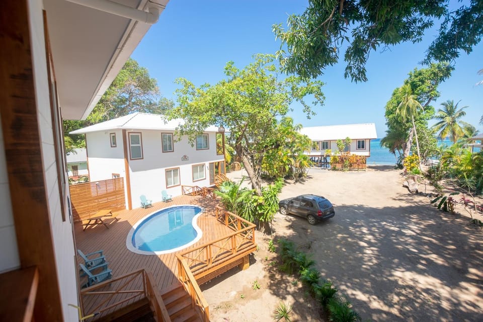 Casa Coral and Casa Palmera home House in Bay Islands Department