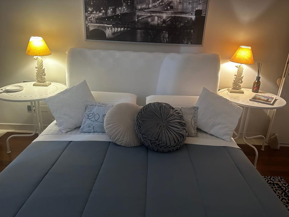 Bed, Photo of the whole room