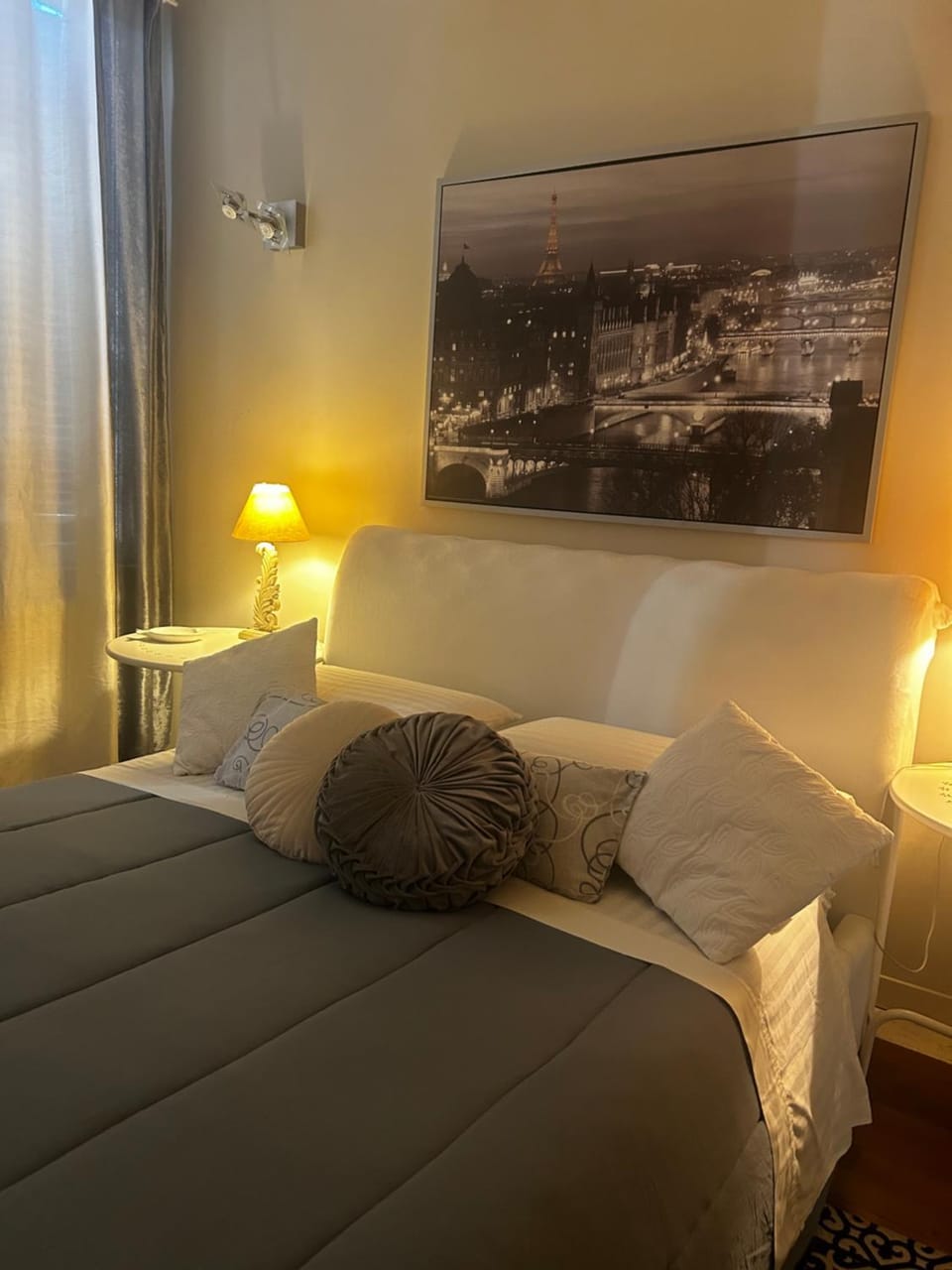 Bed, Photo of the whole room