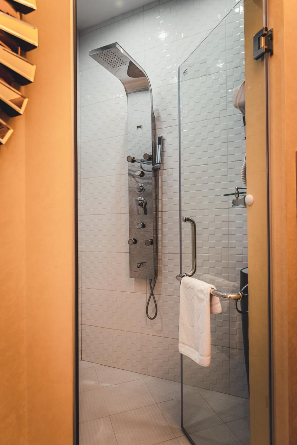 Shower, Bathroom, towels