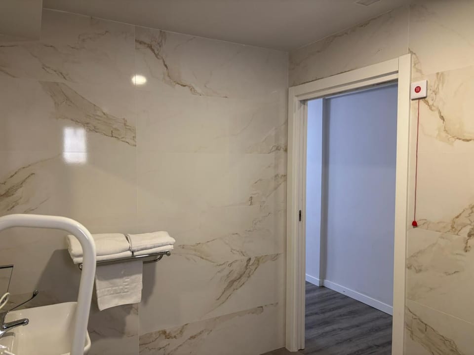 HOSTAL GOLDEN 21*** Bed and Breakfast in Madrid